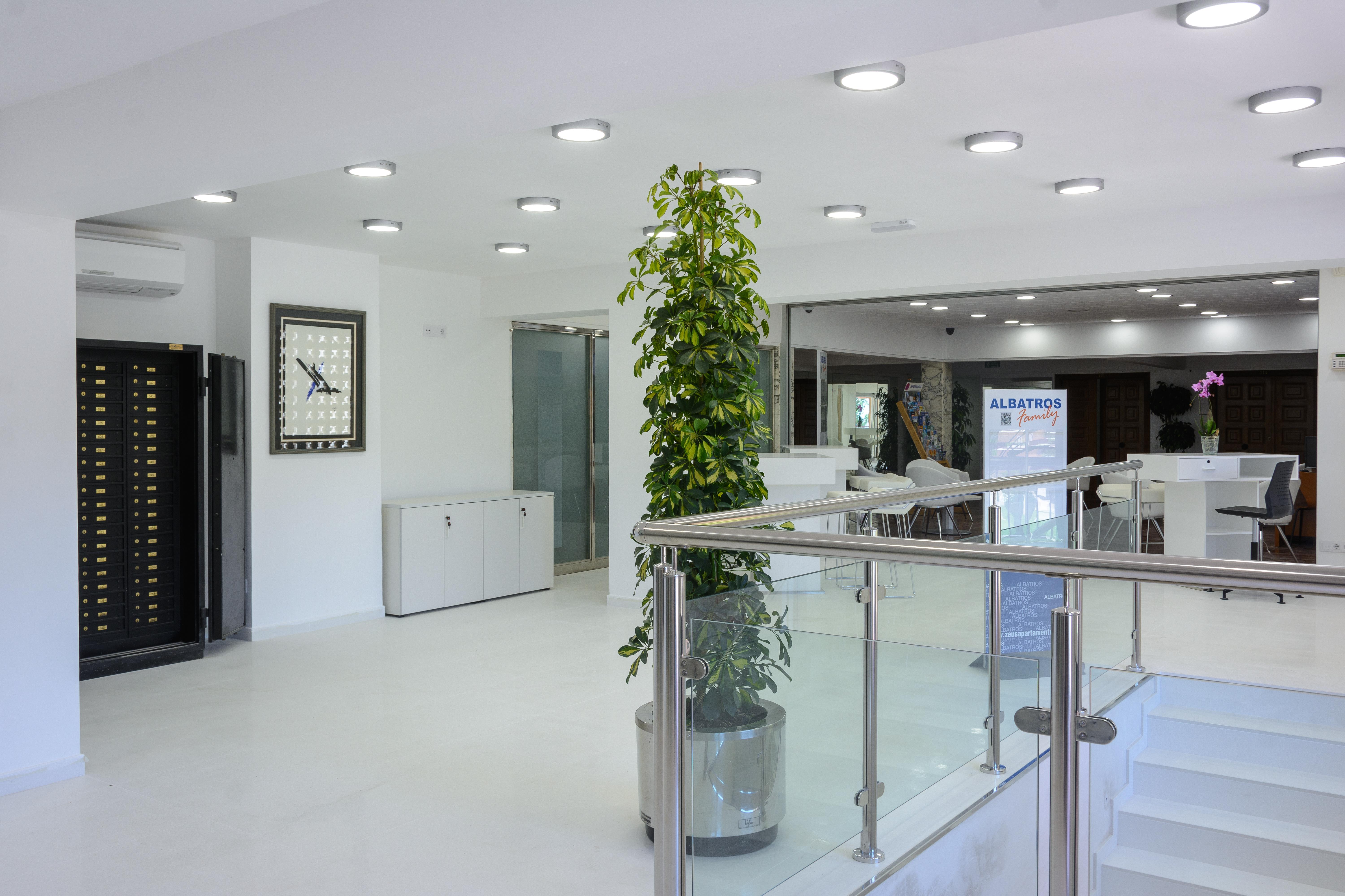 Apartaments Albatros Family سالو المظهر الخارجي الصورة